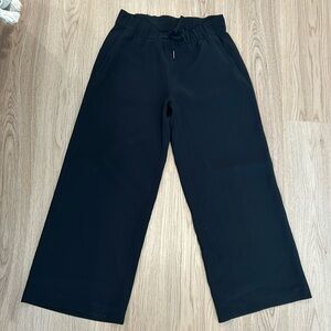 Lululemon wide leg pant cropped 21” - size 4